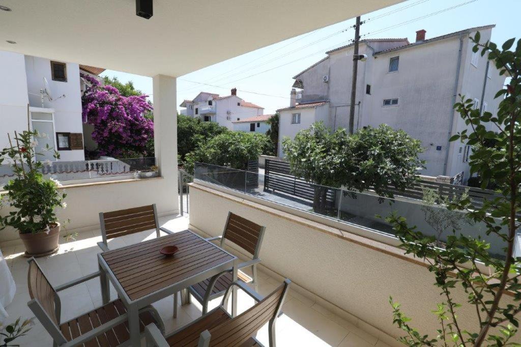 Smil'E Apartments Vodice Exterior photo